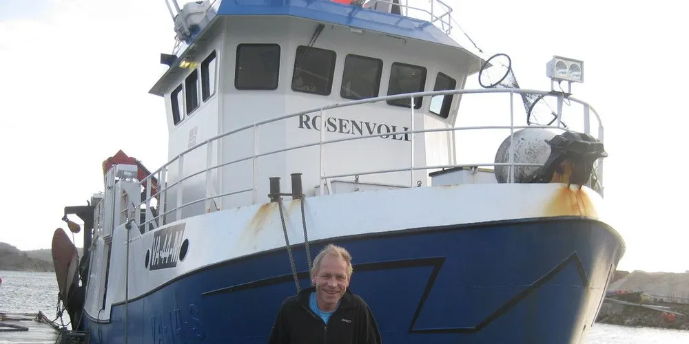 - Det ble en bra høst med mye fint vær og vi er fornøyd. Fisket ved land ga 140 kilo reker i timen på første tur denne uken, men nå har vi bare tre tonn igjen av båtkvoten, sier Lennart Danielsen på «Rosenvoll» av Mandal. Foto: Roy Harbakk