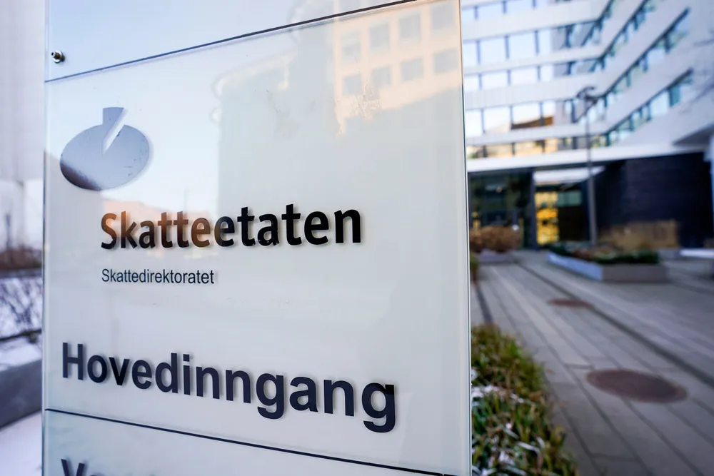 Dagens innretning på formuesskatten er slik at millionær og milliardær betaler omtrent samme formuesskatt i prosent av formuen, skriver artikkelforfatteren.