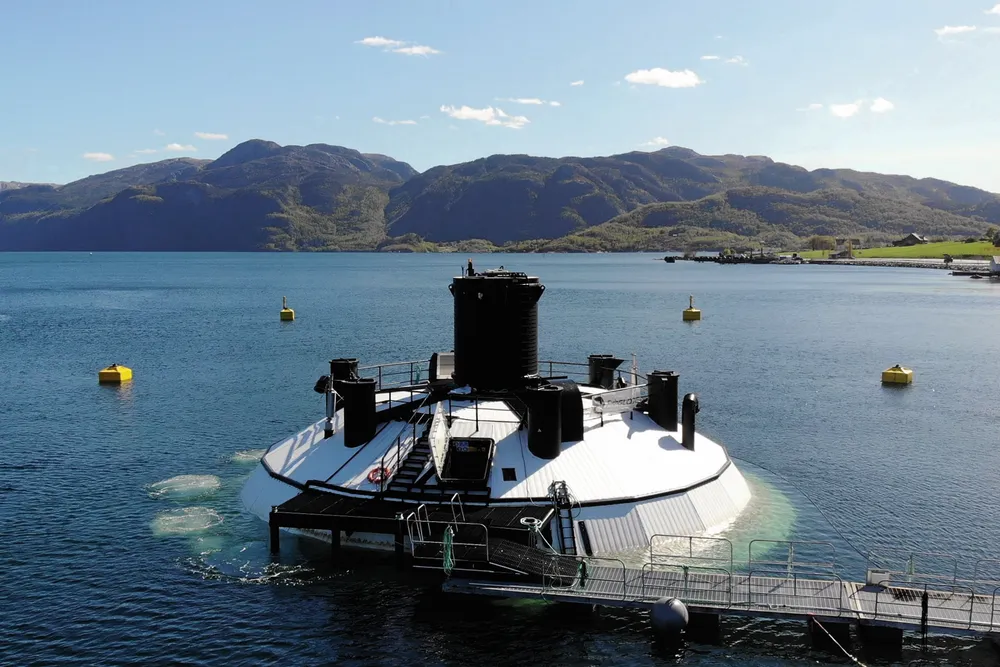 Fishglobe lager lukkede oppdrettsanlegg. Nå rigger de seg for serieproduksjon av enheter.