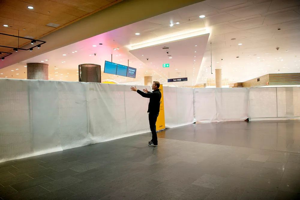Slik ser inngangspartiet til taxfree-butikken til TRN-sjef Tore Hov i ankomsthallen på Gardermoen ut akkurat nå. Butikken åpnes bare ved ankomster som en ekstraservice, og denne dagen var det bare tre utenlandsflighter.