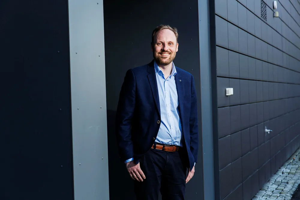 Professor Ole-Christoffer Granmo har utviklet en programvare for å tolke tekst på ulike språk. Det er allerede i bruk på Sørlandet sykehus. Nå starter jakten på 80–160 millioner kroner. Foto: Sondre Transeth