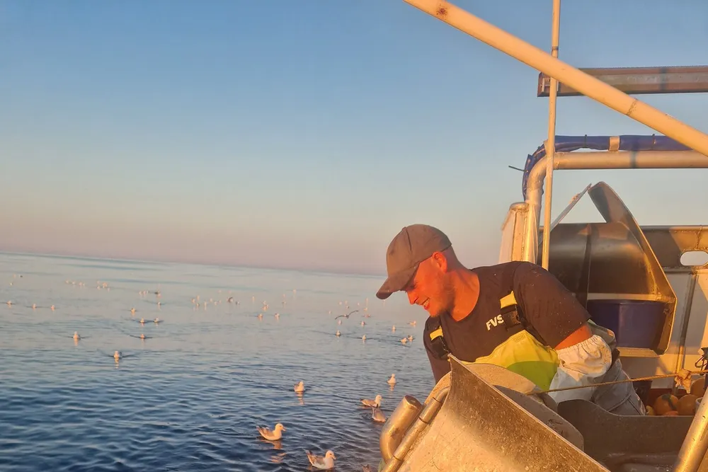 Fisker Benjamin Espeland og broren startet å fiske etter blåkveite med line mandag for en uke siden. Her avbildet fra fjorårets fiske.