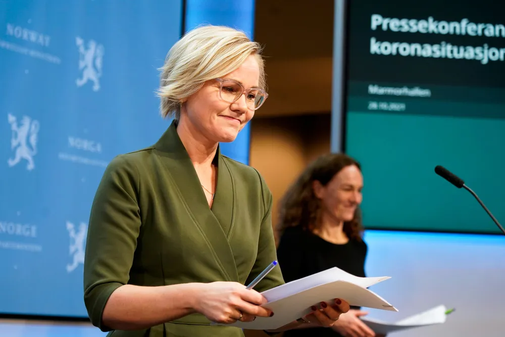 Helse- og omsorgsminister Ingvild Kjerkol (Ap), og direktør i FHI Camilla Stoltenberg, deltar på torsdagens pressekonferanse om koronasituasjonen.