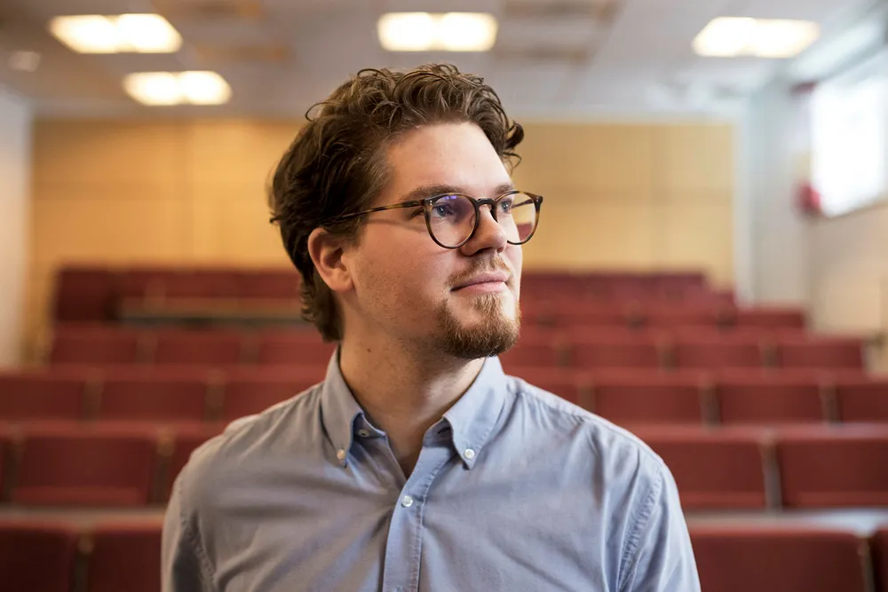 Adrian Dahl Askelund mener det er viktig å forske mer på hvordan å forebygge depresjoner, fremfor å undersøke hvorfor flere sliter med den psykiske lidelsen.