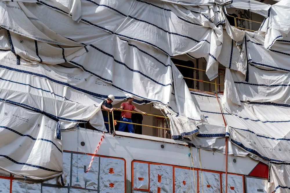 Kleven Verft i Ulsteinvik har levert det siste ekspedisjonsskipet til Hurtigruten og er nå i sluttforhandlinger med en ny eier av hjørnesteinsbedriften.