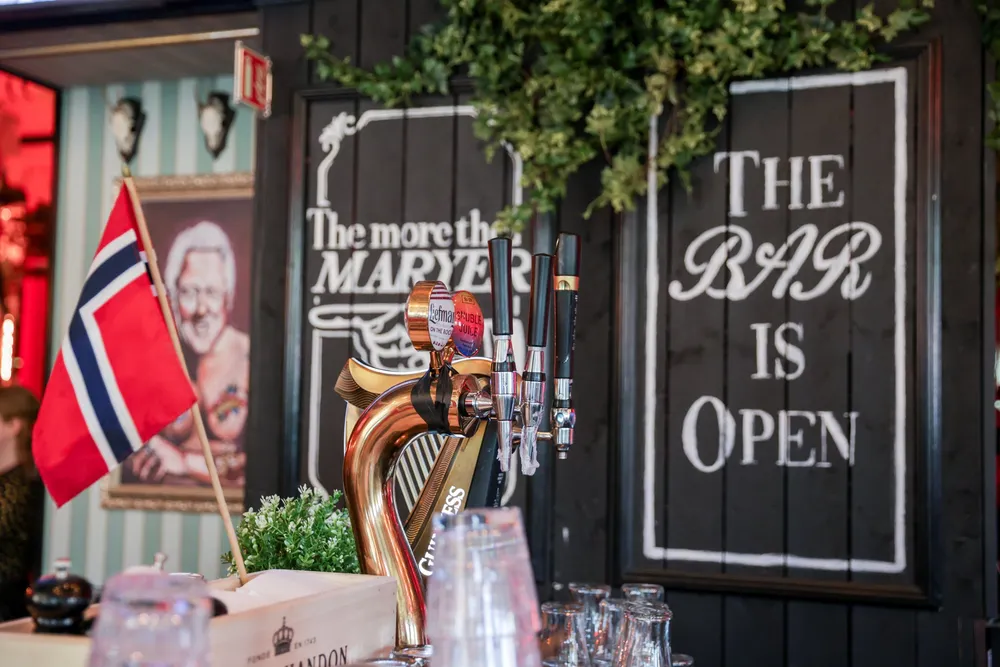 Proud Mary i Oslo sentrum var en av stedene som åpnet klokken 08.00. Og kunne servere alkohol allerede før barnetoget gikk av stabelen.