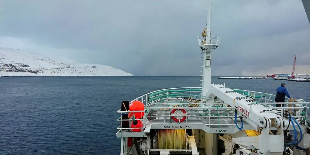 MØNSTRET PÅ: Advokat Ask Økland mønstra på «Slettholmen» for å bli betre kjend med den praktiske delen av fiskerinæringa.Foto: Ask Økland