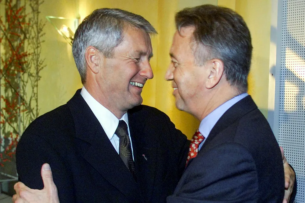Thorbjørn Jagland og Terje Rød-Larsen er gamle venner. Her fra Jaglands 50-årsdag.
