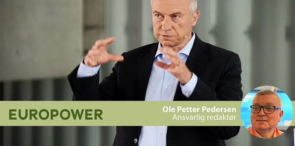 Konsernsjef Christian Rynning-Tønnesen i Statkraft må registrere at selskapet lider regnskapsteknisk når selskapet selger rundt en tredjedel av all kraften på fastpris, samtidig som spotprisen går til himmels. Men det innebærer at mange norske selskaper betaler fornuftige strømpriser på fast kontrakt med Statkraft, i stedet for å være prisgitt spotprisene som nå herjer, skriver artikkelforfatteren.