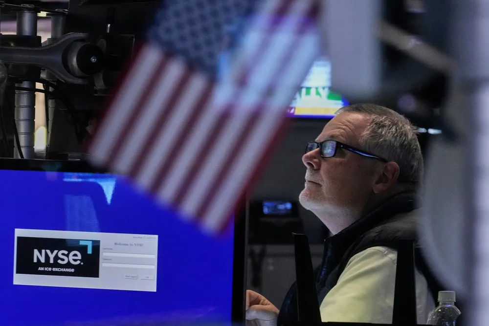 Wall Street åpnet hektisk mandag, etter at Kina og USA ble enige om å kutte i hverandres tollsatser.