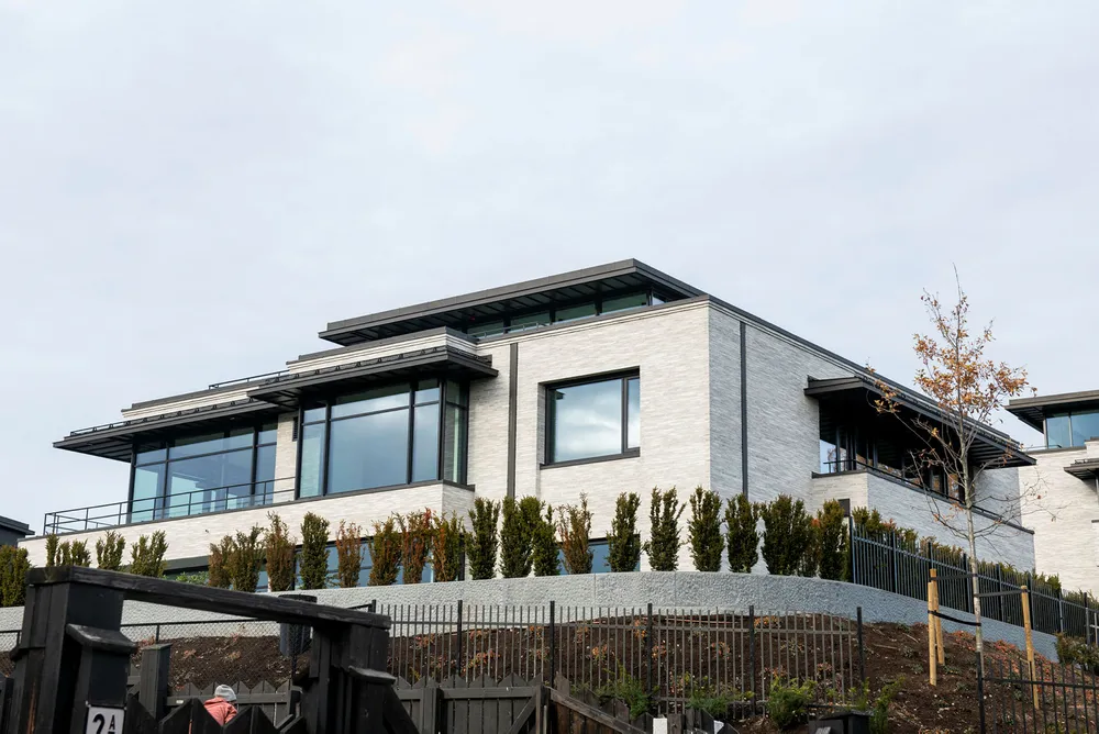 Dette eksklusive leilighetskomplekset på Slemdal i Oslo seiler opp som rikingenes nye favorittnabolag. Her kostet toppleilighetene opp mot 60 millioner kroner da de ble lagt ut i 2016.