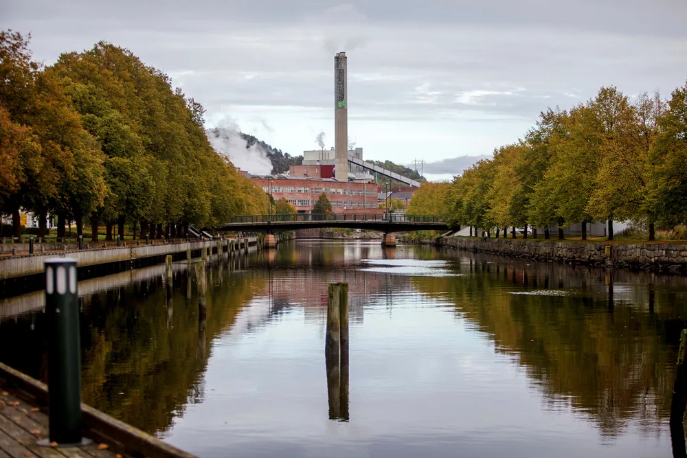 Norske Skog as starter nå konkurssalget av konsernets papirfabrikker. Norske Skog Saugbrugs i Halden er blant fabrikkene som kan få nye eiere. Foto: Javad Parsa