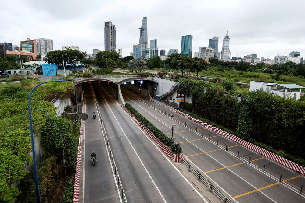 Nye smitteutbrudd i Asia fører til omfattende nedstengninger, som her fra Ho Chi Minh City i Vietnam.