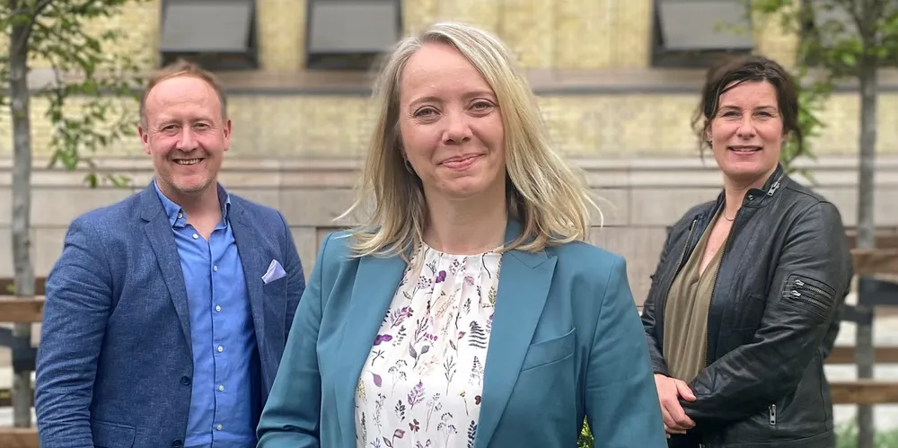 I Footprint skal Anne Karin Sæther (midten) blant annet jobbe med byråleder Øyvind Vederhus (til v) og gründer Beate Nossum (til h) .