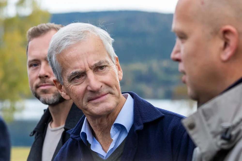 Statsminister Jonas Gahr Støre og avtroppende finansminister Trygve Slagsvold Vedum den gang alt var såre vel i Hurdal i 2021.