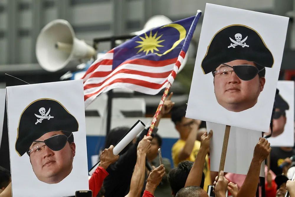 Den malaysiske finansmannen Jho Low skal ha spilt en nøkkelrolle da investeringsfondet 1 Malaysia Development Berhad (1MDB) ble tappet for flere titall milliarder kroner. Han har forsvunnet og har sannsynligvis tilhold i Kina, som ikke har utleveringsavtale med Malaysia.