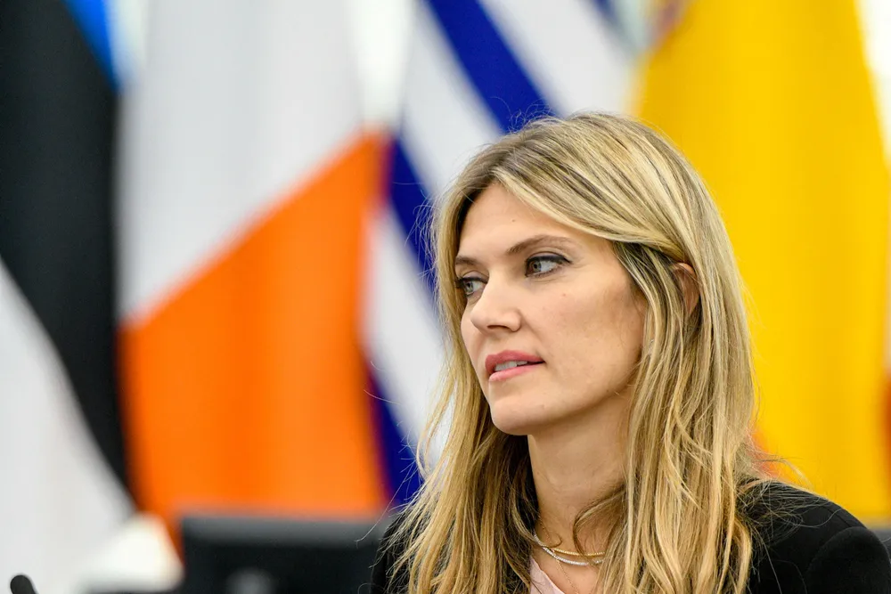 Eva Kaili, gresk EU-parlamentariker med en koffert full av penger.
