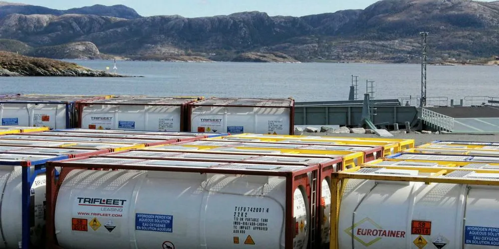 Hydrogenperoksid: Det er usikkerhet rundt hvordan hydrogenperoksid påvirker livet i havet.Foto: Anders Furuset