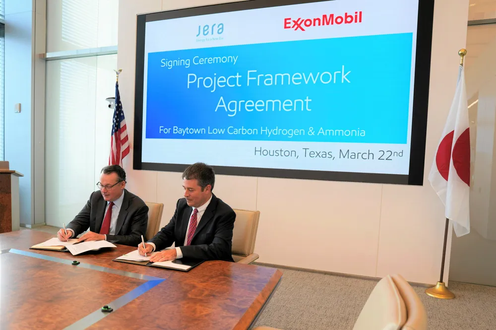 Signing ceremony between ExxonMobil and JERA.