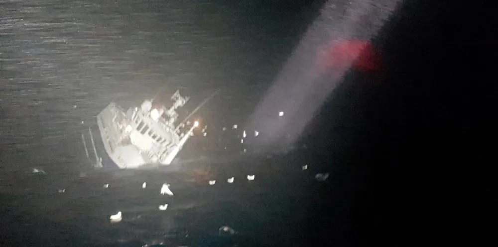 Her forliser «Fay» utenfor Nordkapp i romjula 2019.