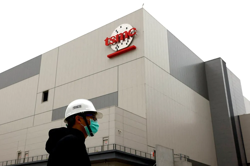 Databrikkeprodusenten Taiwan Semiconductor Manufacturing Company bygger nye avanserte fabrikker i Taiwan, Japan og USA for å imøtekomme etterspørselen etter kunstig intelligens. Det lover høyere økonomisk vekst for Taiwan ut 2020-tallet.