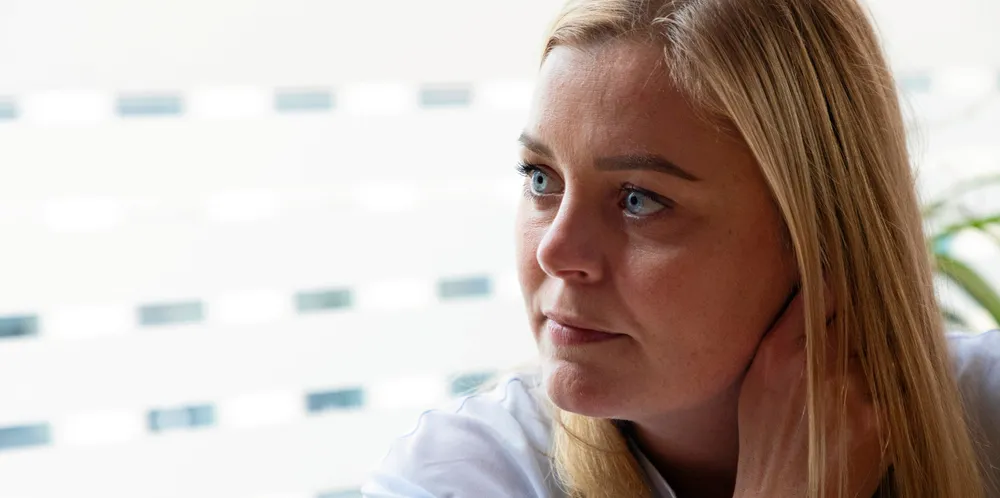 Tina Bru (H) synes fastprisavtaler er interessant, men etterlyser svar på om det kommer rask støtte til næringslivet.