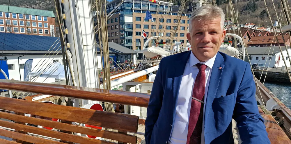 Fiskeri- og havminister Bjørnar Skjæran er positiv til Sjøfartsdirektoratets anbefaling om et obligatorisk småbåtregister.