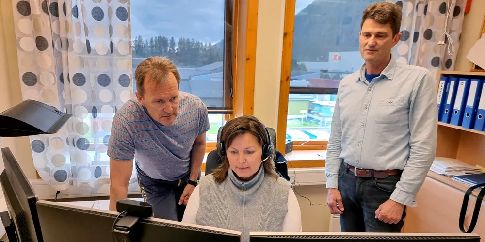 Henry Lilleng, Laila Sandvik og Finn Fagerbakk hos nettselskapet Linea opplever en voldsom økning i antall kunder som ønsker nettilknytning.