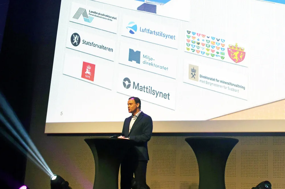 Øistein Schmidt Galaaen i Fornybar Norge etterlyser «one-stop-shop», altså at det skal holde å få tillatelser fra én offentlig etat, og ikke en hel haug.