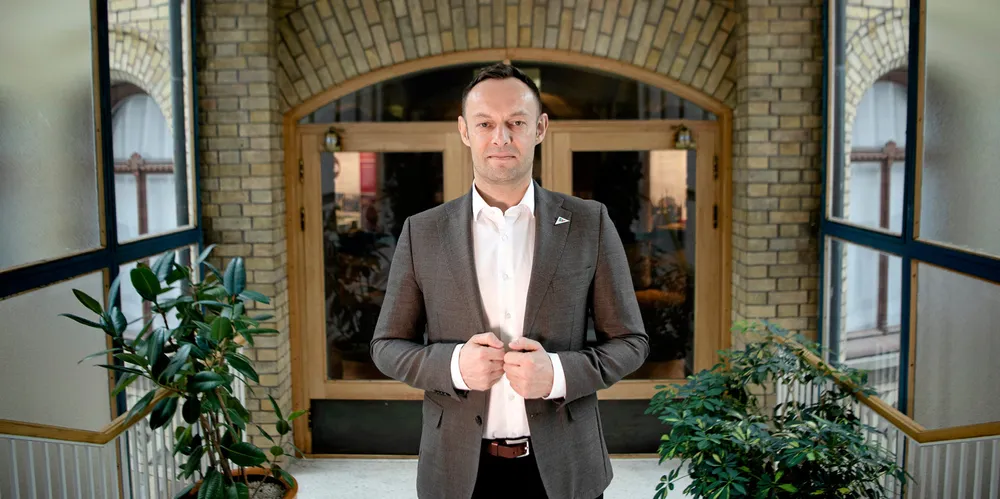 SVs nestleder, Torgeir Knag Fylkesnes, mener regjeringens strukturpolitikk vil forsterke den negative utviklingen Riksrevisjonen har kritisert.