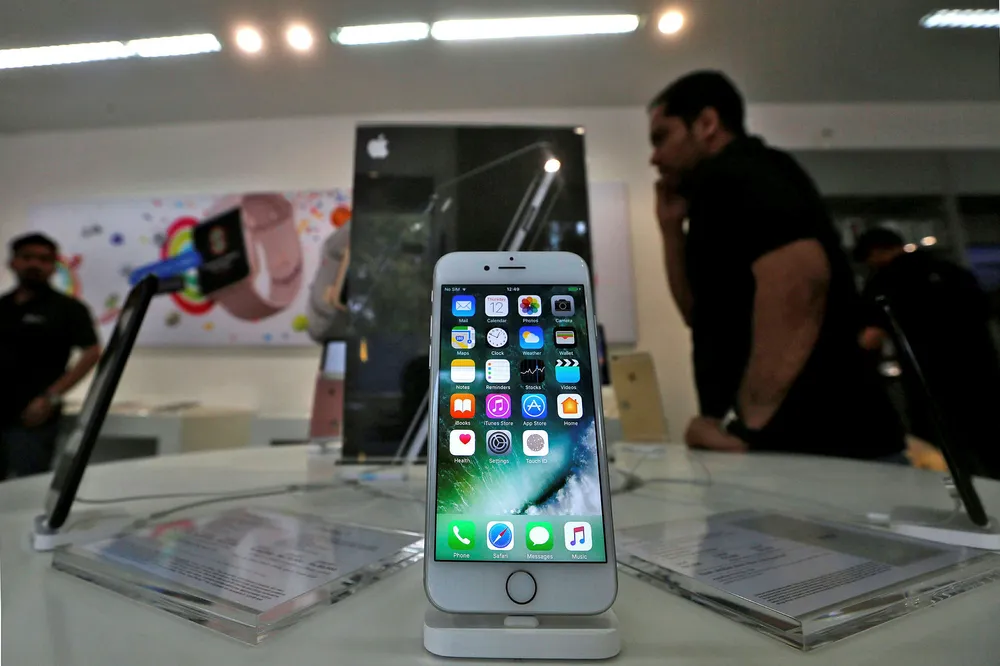 Apple utvikler egne prosessorer for Iphone-serien. Nå kan også de fremtidige skjermene komme fra Apple - med kontraktproduksjon ved asatiske fabrikker. En frem til nå hemmelig fabrikk i California tester ut en ny skjermtype. Foto: Shailesh Andrade/Reuters/NTB Scanpix