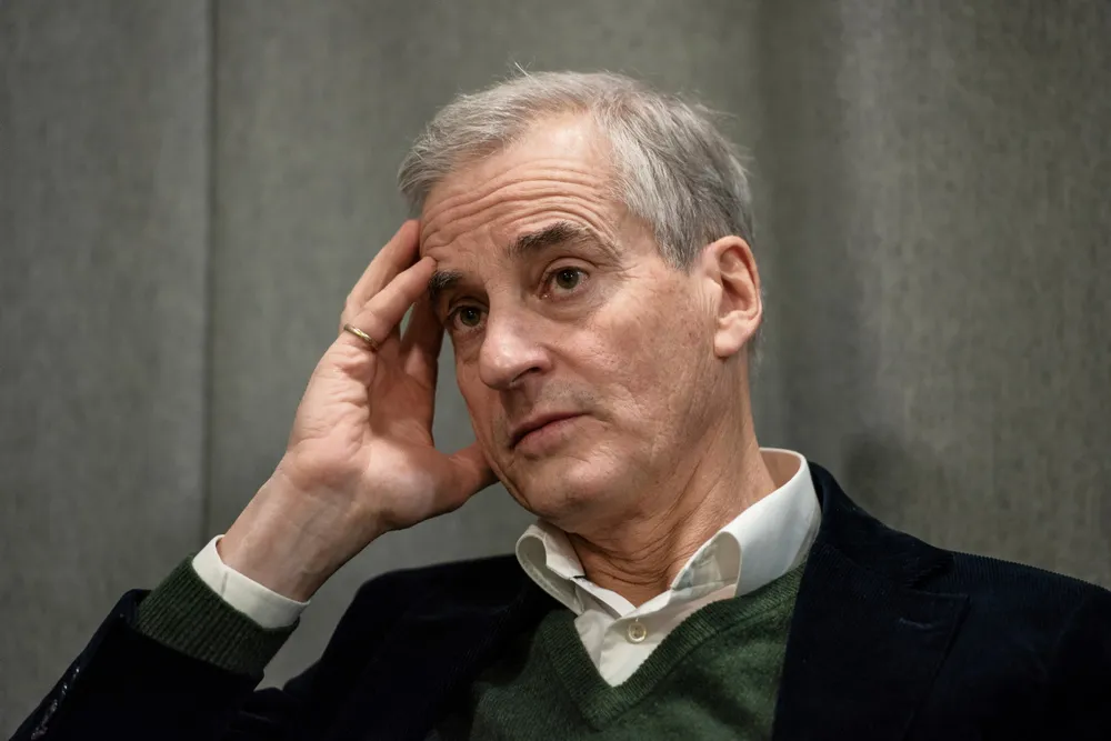 Statsminister Jonas Gahr Støre stiller ikke bare opp for bedrifter som rammes av politiske smitteverntiltak, men også en del andre.