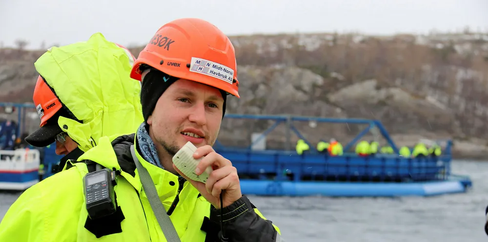 Lars Berg-Hansen på merdkanten, her under det såkalte kjeledresstreffet i mars.