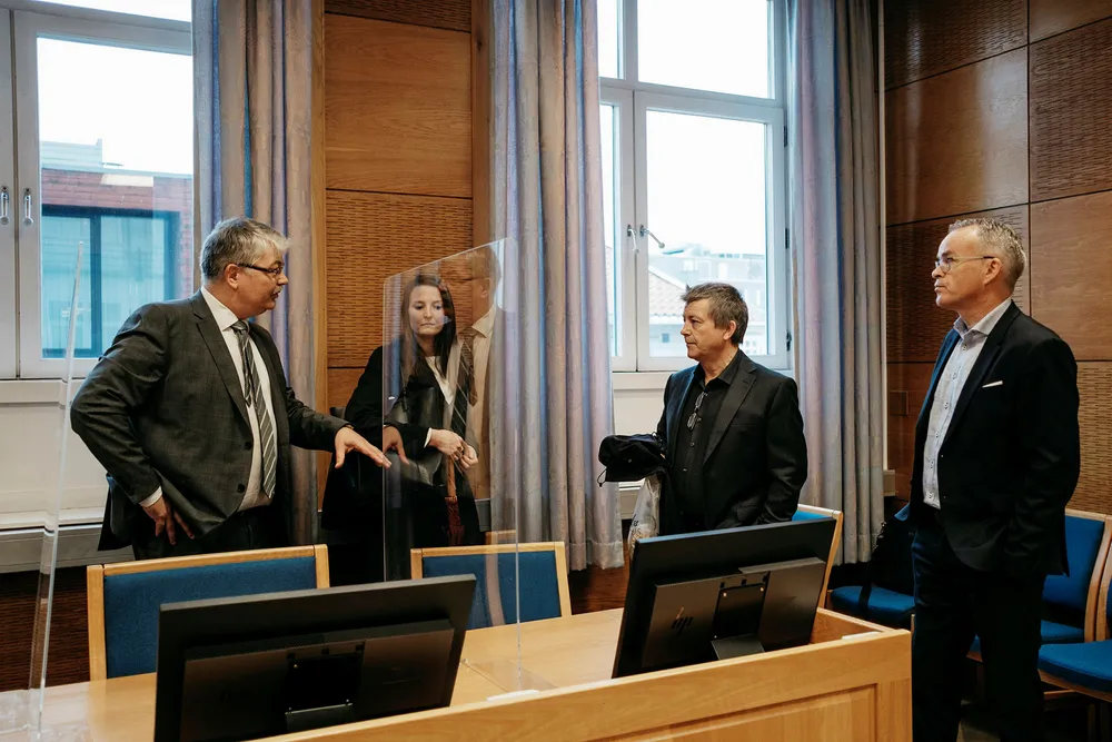 Lars Helge Helvig (nummer to fra høyre) er Norges største private vindkraftutbygger. Nå kjemper han i retten mot sin tidligere partner. Her er han sammen med advokat Hugo Pedersen Matre (til venstre) advokatfullmektig Eline Vik Grøvdal og daglig leder Per Ove Skorpen i Norsk Vind Energi.