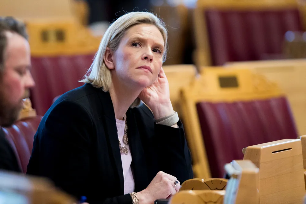 Sylvi Listhaug (Frp) åpner opp for regjeringssamarbeid med Senterpartiet.