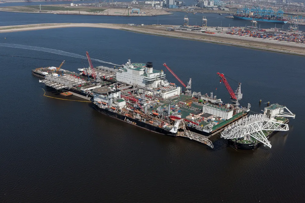 Full set: late in September the giant lift vessel was finally able to boast a dozen beams in place