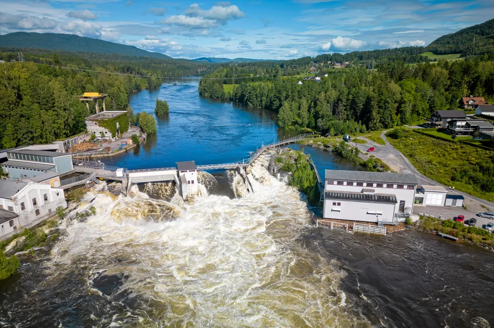 Produsentene i NO1 og NO2 må betale kundene i spotmarkedet 47 øre/kWh på det verste søndag. Bare én dag tidligere har Norge hatt en lavere strømpris.