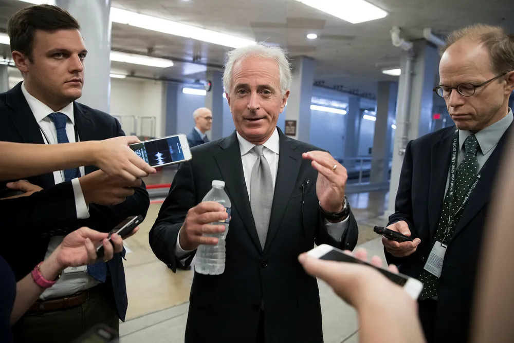 Lederen av Senatets utenrikskomité og Donald Trump-kritiker, Bob Corker, stiller ikke til gjenvalg i mellomvalget neste år. Foto: J. Scott Applewhite, Ap