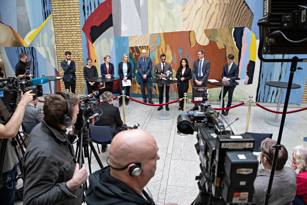 Stortingspolitikerne bør forplikte seg til å lage planer som sikrer at økt i oljepengebruk i nedgangstider følges av gradvise kutt etterpå, skriver Hilde C. Bjørnland.