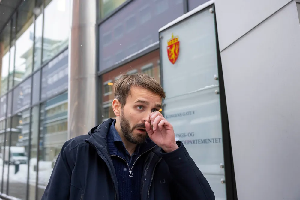 Ap-nestleder Jan Christian Vestre lar seg ikke pille på nesen i skattedebatten. Nå fyrer han løs på Høyre-leder Erna Solberg og det han mener er tomme løfter om store kutt for de formuende.