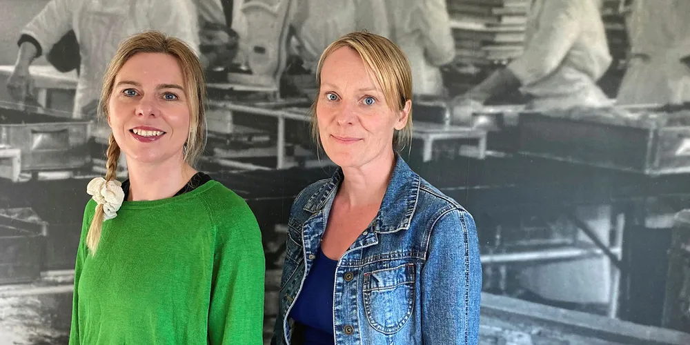 NYTT TILBUD: Sigrid (t.v.) og Anfrid Hojem har åpnet velferdstilbud til fiskerne i Berlevåg. Med lokal mat og drikke håper de det nye senteret vil trekke til seg både lokale og tilreisende fiskere.