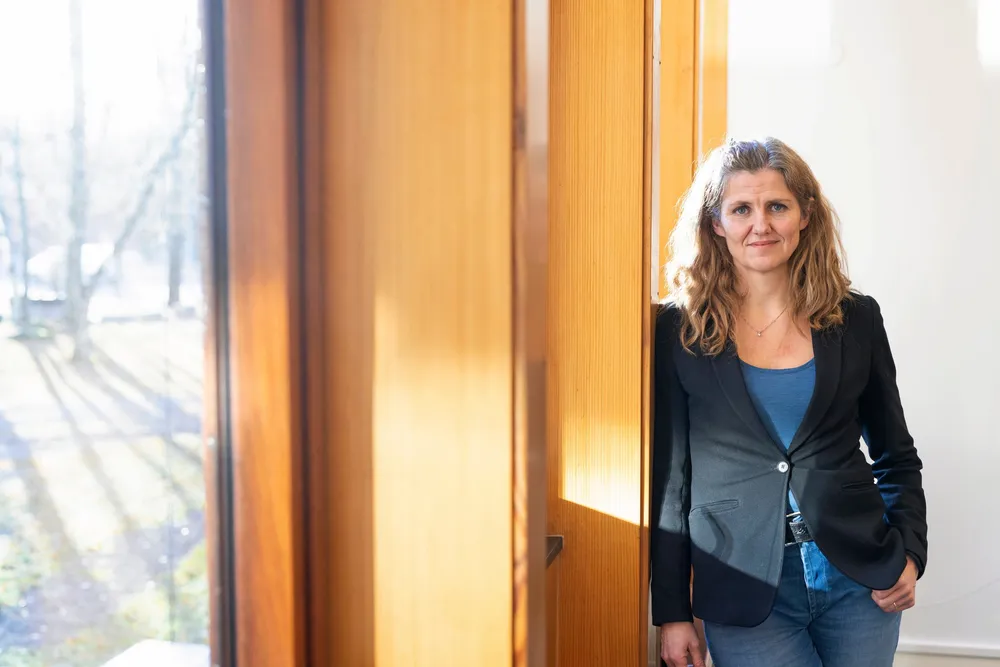 Direktør for Energi og konsesjon i NVE, Inga Nordberg, informerer om at de i årevis har jobbet aktivt for å effektivisere konsesjonsprosessen. På noen områder har de lyktes godt, men de har fremdeles en vei å gå innenfor enkelte segmenter.
