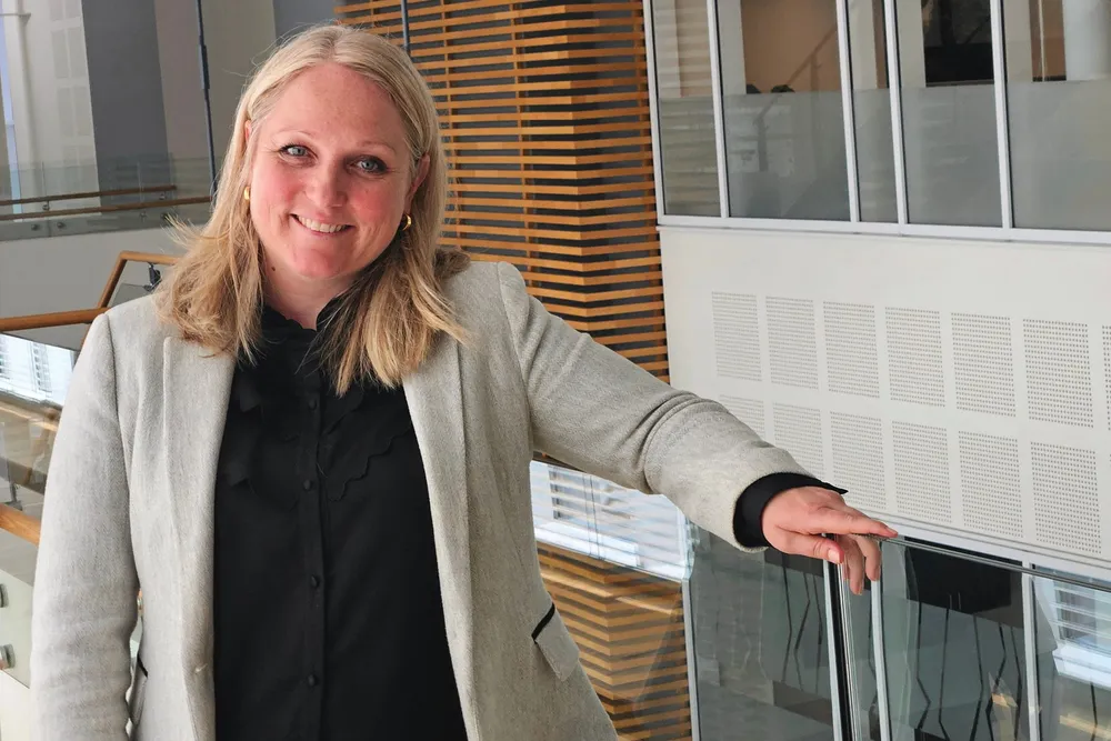 Ifølge Solfrid Fluge Andersen, konserndirektør for kraftforvaltning i Elmera Group, vil økt ubalansepris gi økte strømpriser til forbrukerne. – Som forbruksaktør er ubalansen en kostnad over tid, mens for en regulerbar produsent kan jo dette gi store inntekter, understreker hun.