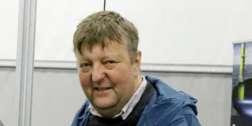 Karl Viktor Solhaug, daglig leder i Karl Viktor Fisk AS i Henningsvær, forteller om tøff konkurranse om fisken på landsiden.