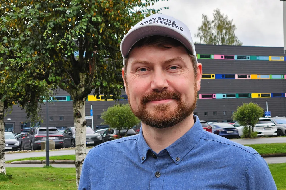 Senioringeniør Jon-Martin Storm i NVE har forsket på datasikkerheten i kraftsystemet gjennom i en doktorgrad i regi av NVE.
