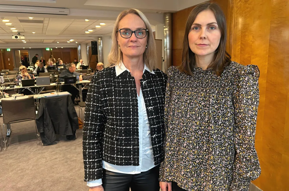 – Forslagene til tiltak er dramatiske. Men situasjonen er dramatisk. Veldig mange fikk seg en skikkelig kalddusj da kvoterådene ble lagt fram i juni, fortalte Synnøve Liabø i Fiskarlaget under sin innledning. Her sammen med rådgiver Trude Knutsen.
