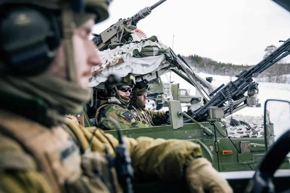 Innsatsstyrkesoldater fra multitroppen i Innsatsstyrke Claymore under vinterøvelsen Joint Viking 2023.