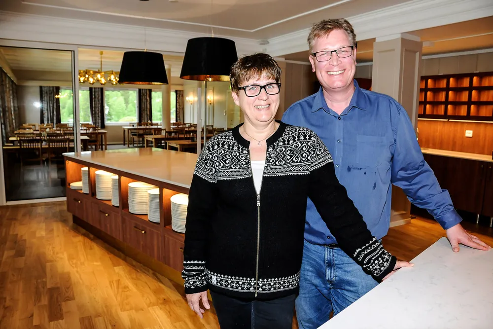 Lenge etter at ektefellen Halstein Sjølie ble dømt for grovt underslag og bedrageri av totalt 133 millioner kroner, tok Økokrim ut tiltale mot Marianne Sjølie for å ha hvitvasket 65 millioner kroner av utbyttet. Nå er dommen klar.