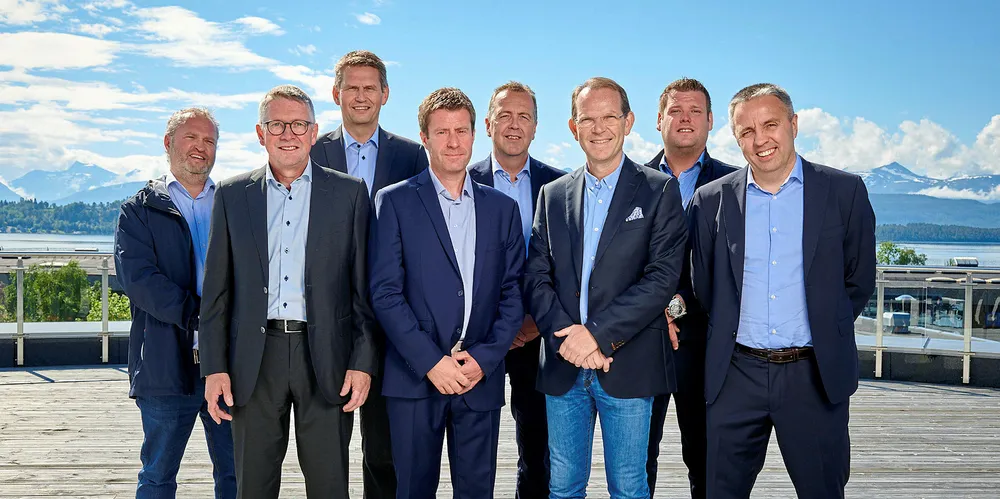 Styret i Salmon Evolution. Fremme fra venstre: styreleder Kristofer Reiten, Frank Småge, Frode Kjølås, Ingjarl Skarvøy. Bak fra høyre: Anders Sandøy, Per Olav Mevold, Peder Stette, Glen Bradley