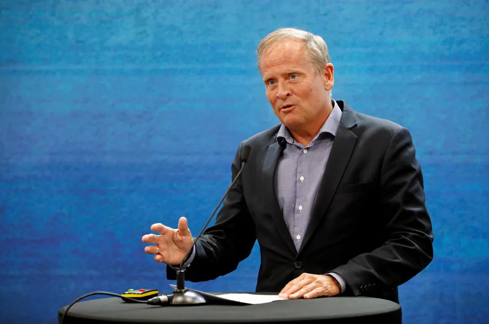Statssekretær i Finansdepartementet Erlend Grimstad (Sp) svarer innleggene til stortingspolitiker Olve Grotle (H) og Geir Ove Ystmark, administrerende direktør i Sjømat Norge.